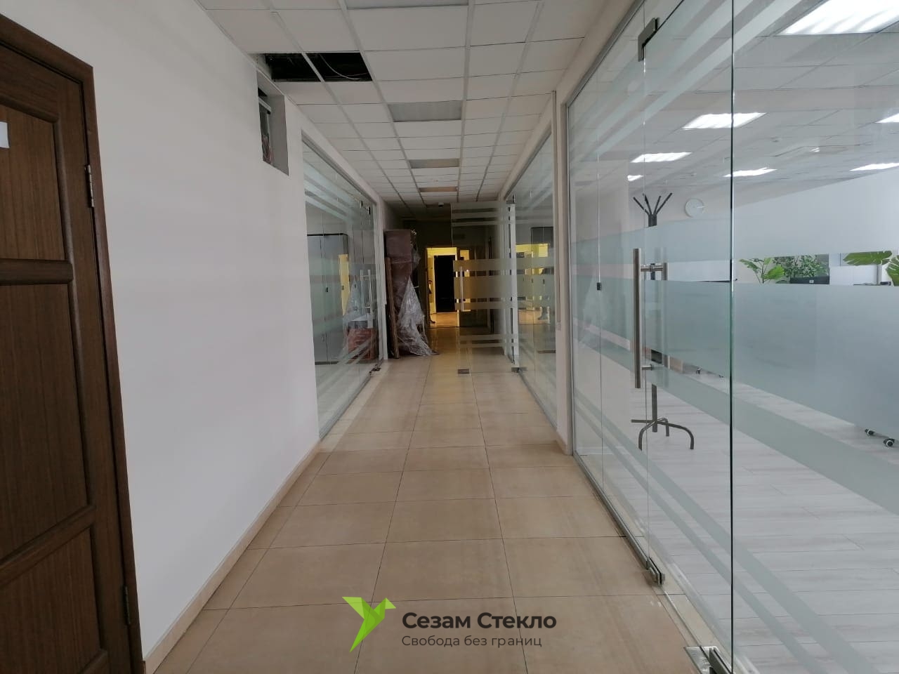 Стеклянные перегородки в офисе «Строй Град»