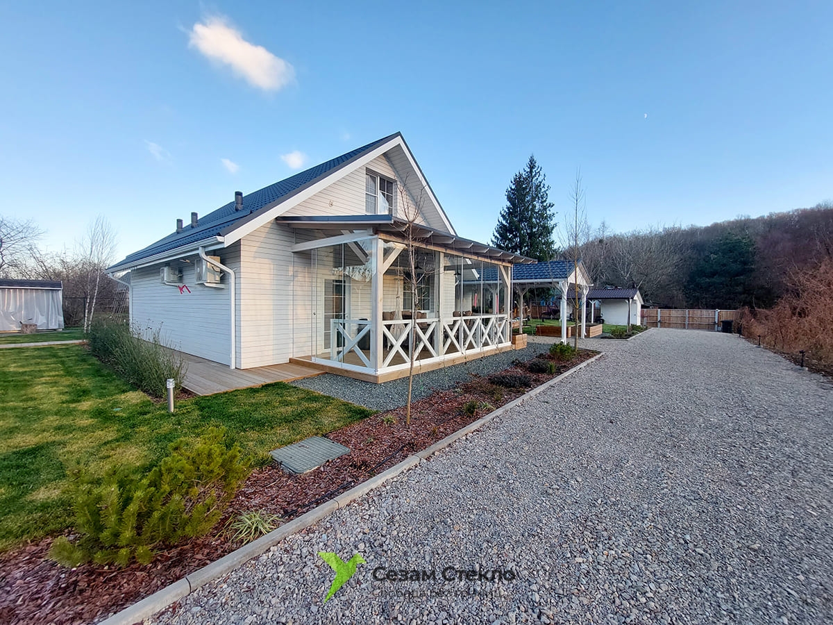 Безрамное остекление террас — база Flera Hus