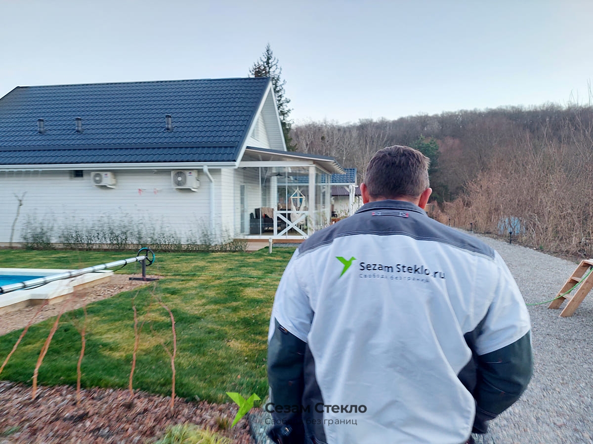 Безрамное остекление террас — база Flera Hus