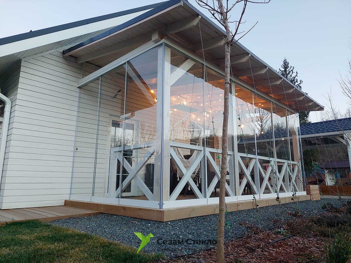 Безрамное остекление террас — база Flera Hus