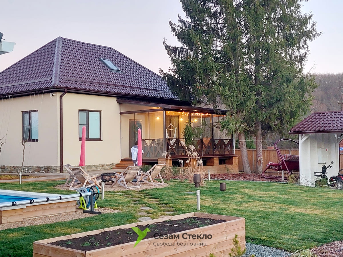 Безрамное остекление террас — база Flera Hus