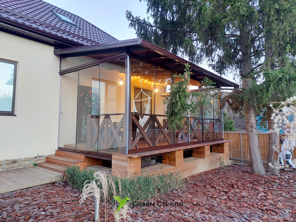 Безрамное остекление террас — база Flera Hus